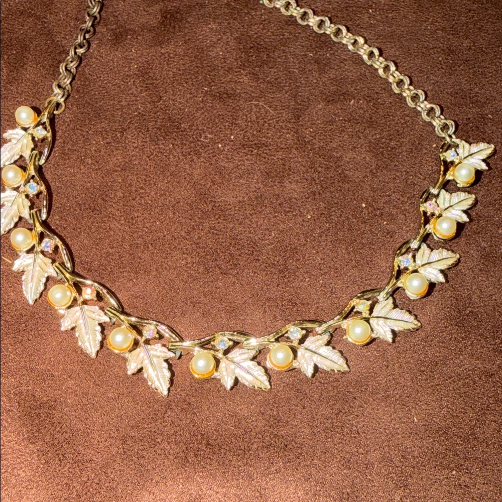 VTG Judy Lee necklace 🐈‍⬛ faux pearl aurora borealis leafs